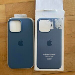 Apple iPhone 15 Pro Max Silicone Case with Magsafe - Open box